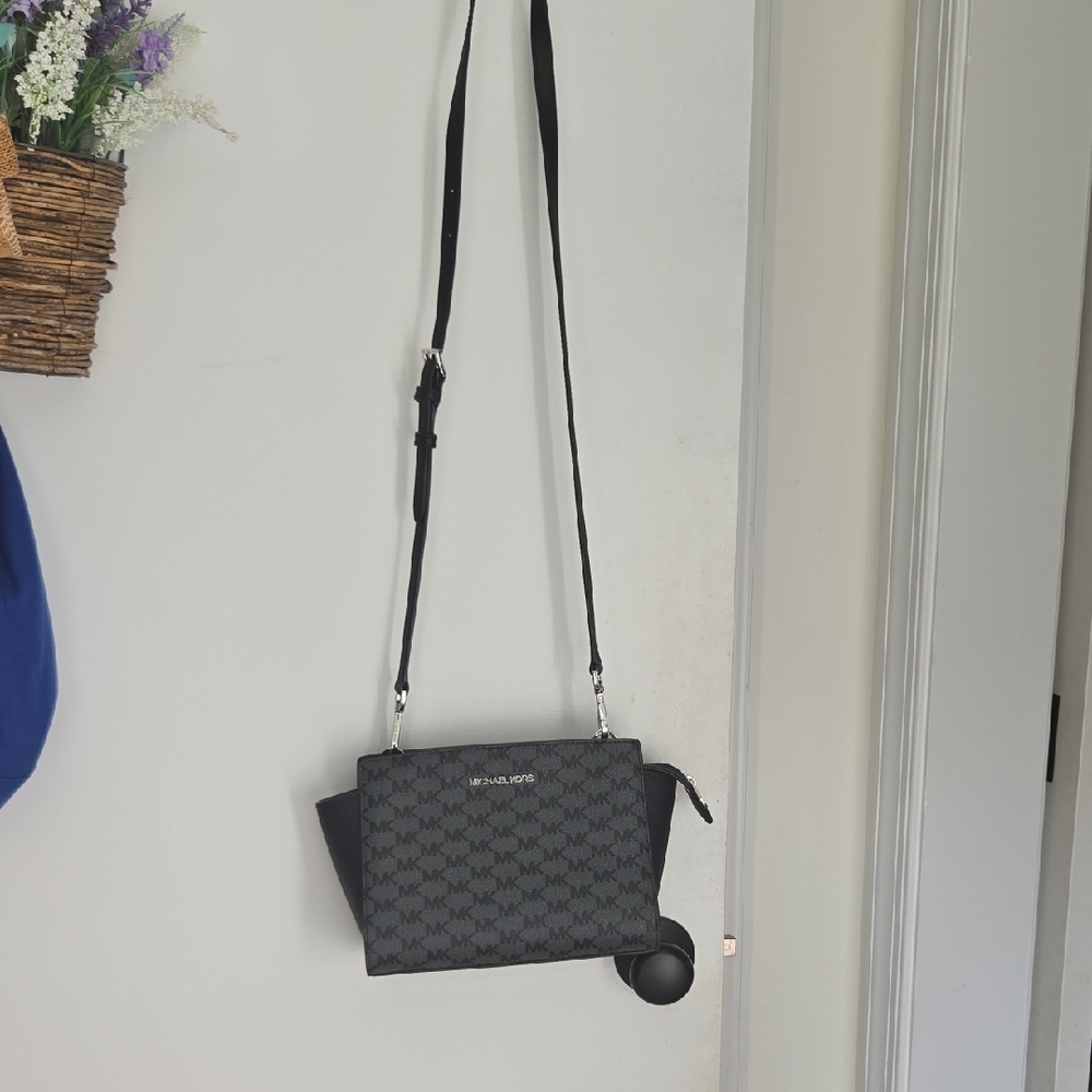 Michael Kors Black Crossbody Bag with Minimalist Design